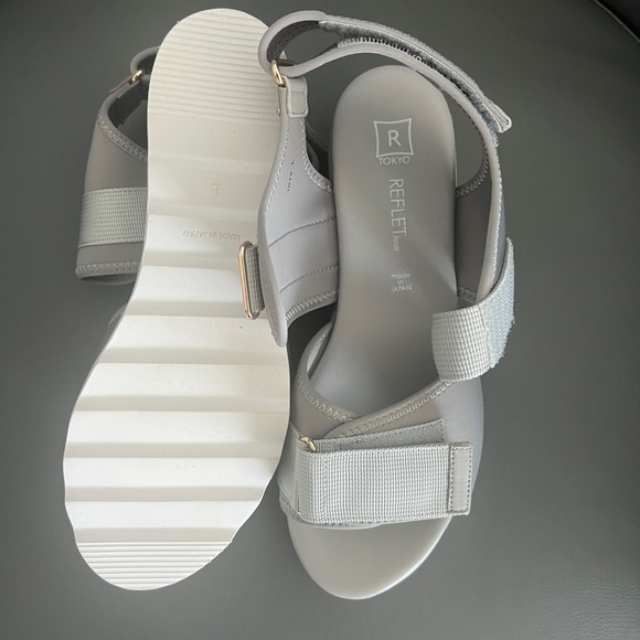 Brand New Women’s Sandals. Purchased in Japan. Grey. Size 8-8.5 or 24-24.5 cm - Picture 2 of 3